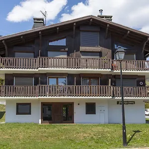 https://chalet-lattrape-coeur.hotels-rhonealpes.com